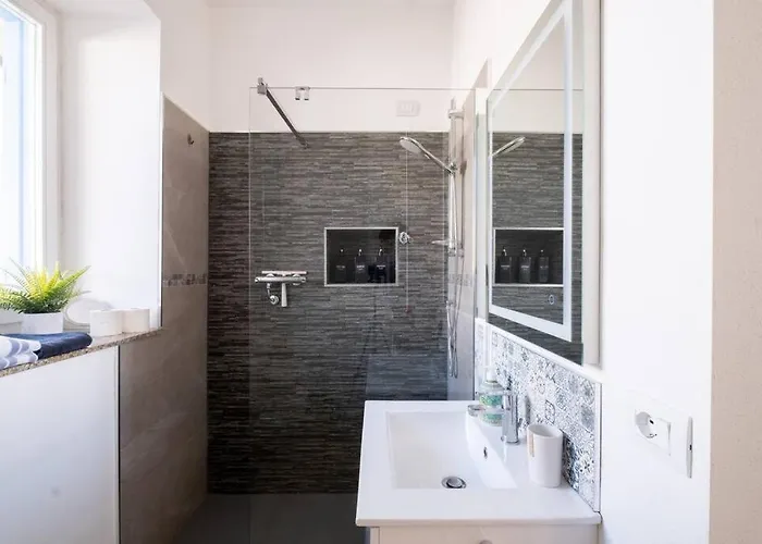 Villa 'piccolo Paradiso' *