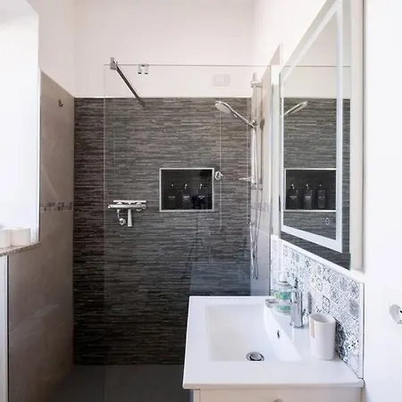 Villa 'piccolo Paradiso' *